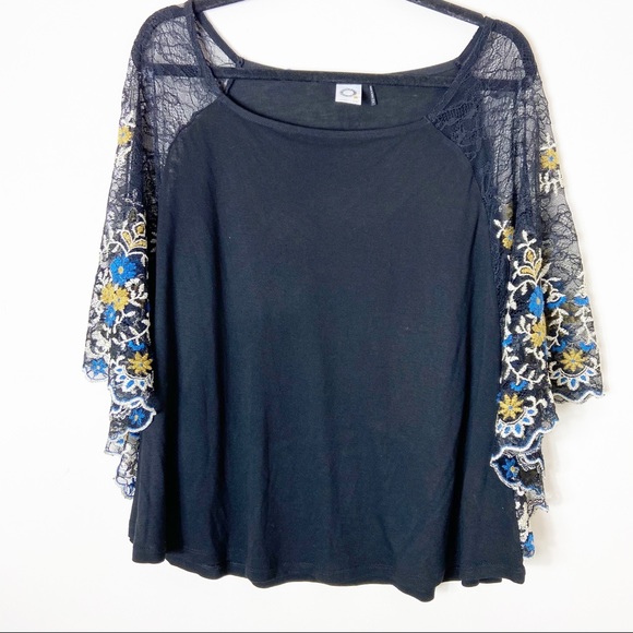 Akemi + Kin | Callista Boho Embroidered Sleeve Tee - Picture 3 of 6